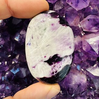 Kammererite Palm Pillow Pocket Stone