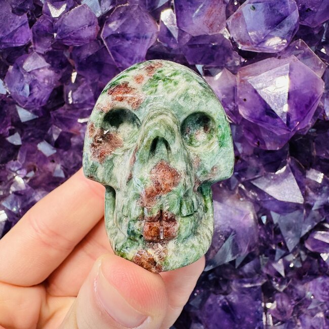 Eclogite Skull - 2"