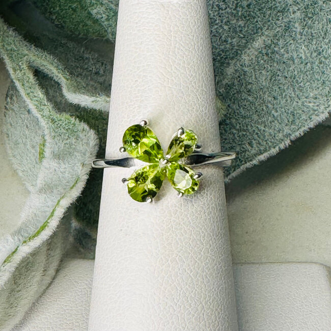 Peridot Rings - Size 8 Butterfly Faceted - Prong Claw Set Sterling Silver