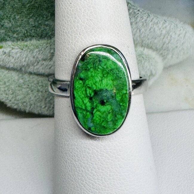 Maw Sit Sit Rings - Size 8 Oval Bezel Set - Sterling Silver