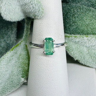 Green Kyanite Rings - Size 8 Rectangle Faceted - Claw Prong Set Sterling Silver