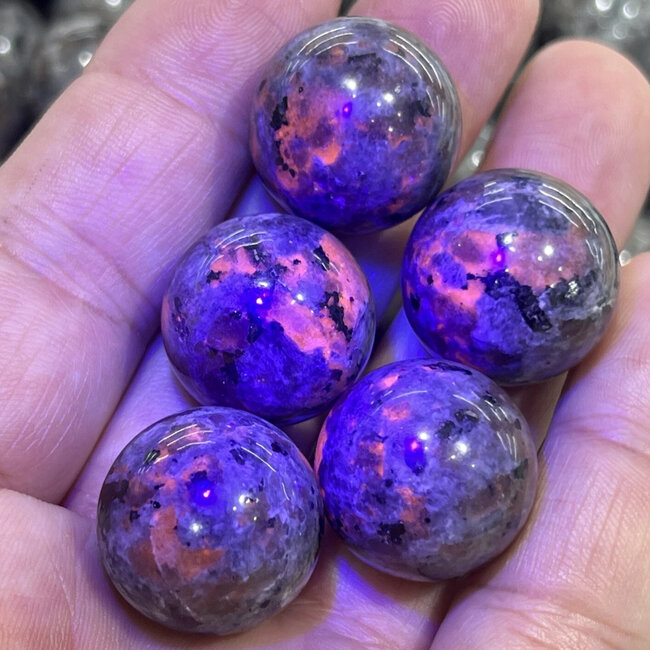 Yooperlite (Glowdalite Emberlite Flame Stone) Sphere Orb - 20mm