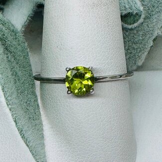 Peridot Ring - Size 10 Round Faceted Prong Claw Set - Sterling Silver