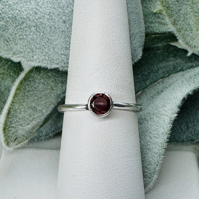 Garnet Ring - Size 6 - Faceted Simple Round Bezel Set - Sterling Silver