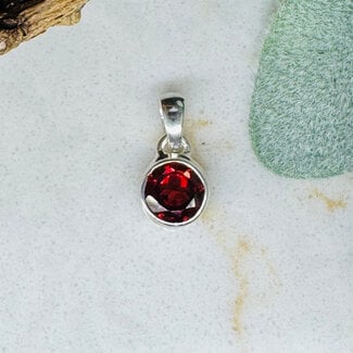 Red Garnet Pendants - Round Circle Faceted Bezsel Set - Sterling Silver