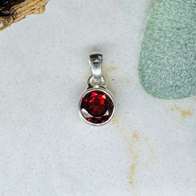 Red Garnet Pendants - Round Circle Faceted Bezsel Set - Sterling Silver