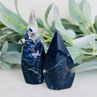 Sodalite Flames Point - Medium 4-5"
