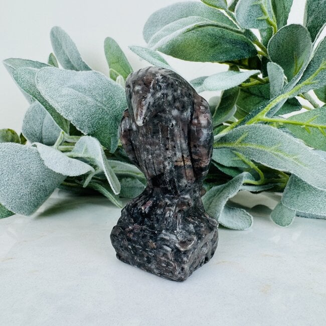 Yooperlite (Glowdalite Emberlite Flame Stone) Raven - Medium 3.5" Animal Carving Figurine