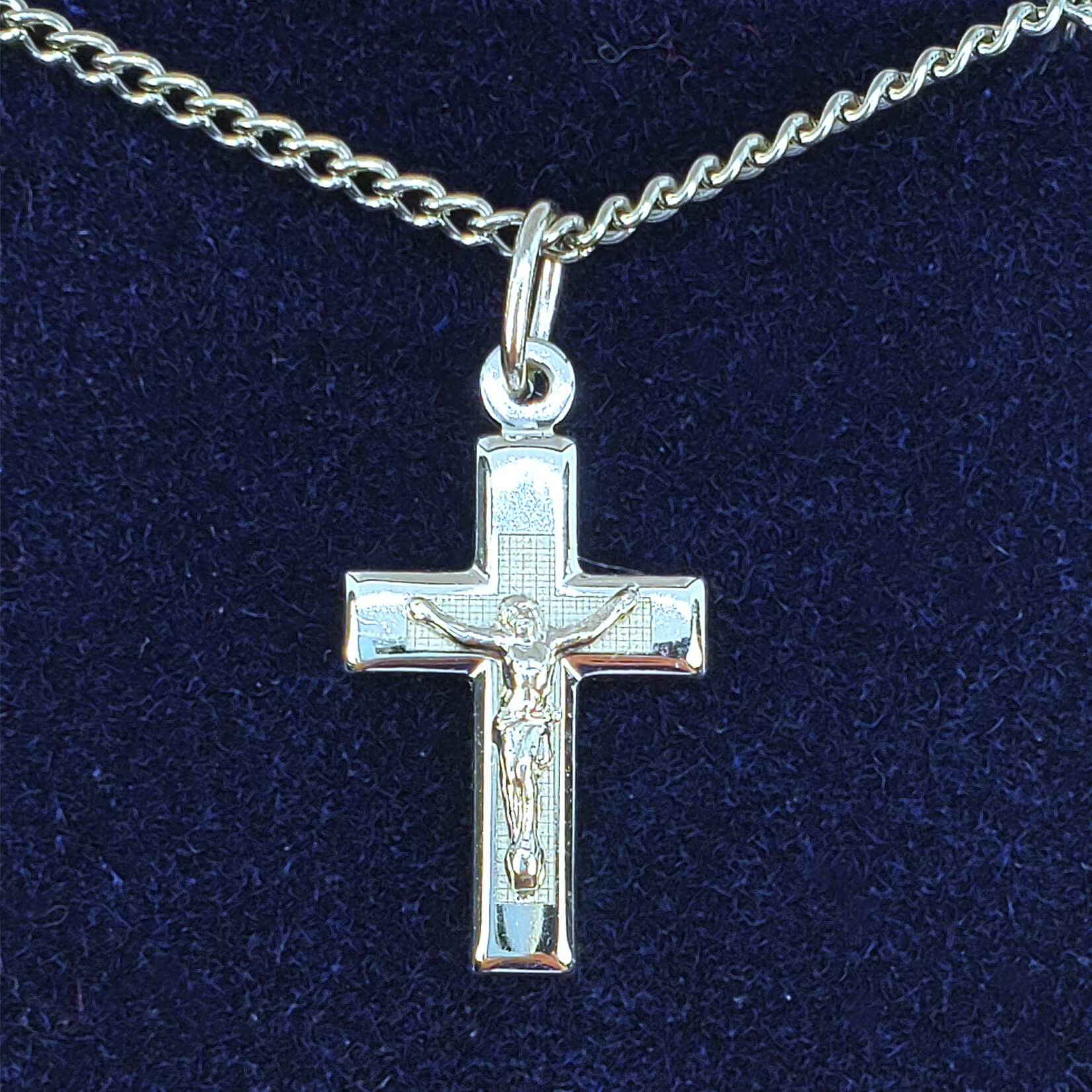 22-706 - Sterling Silver Crucifix 18" Chain