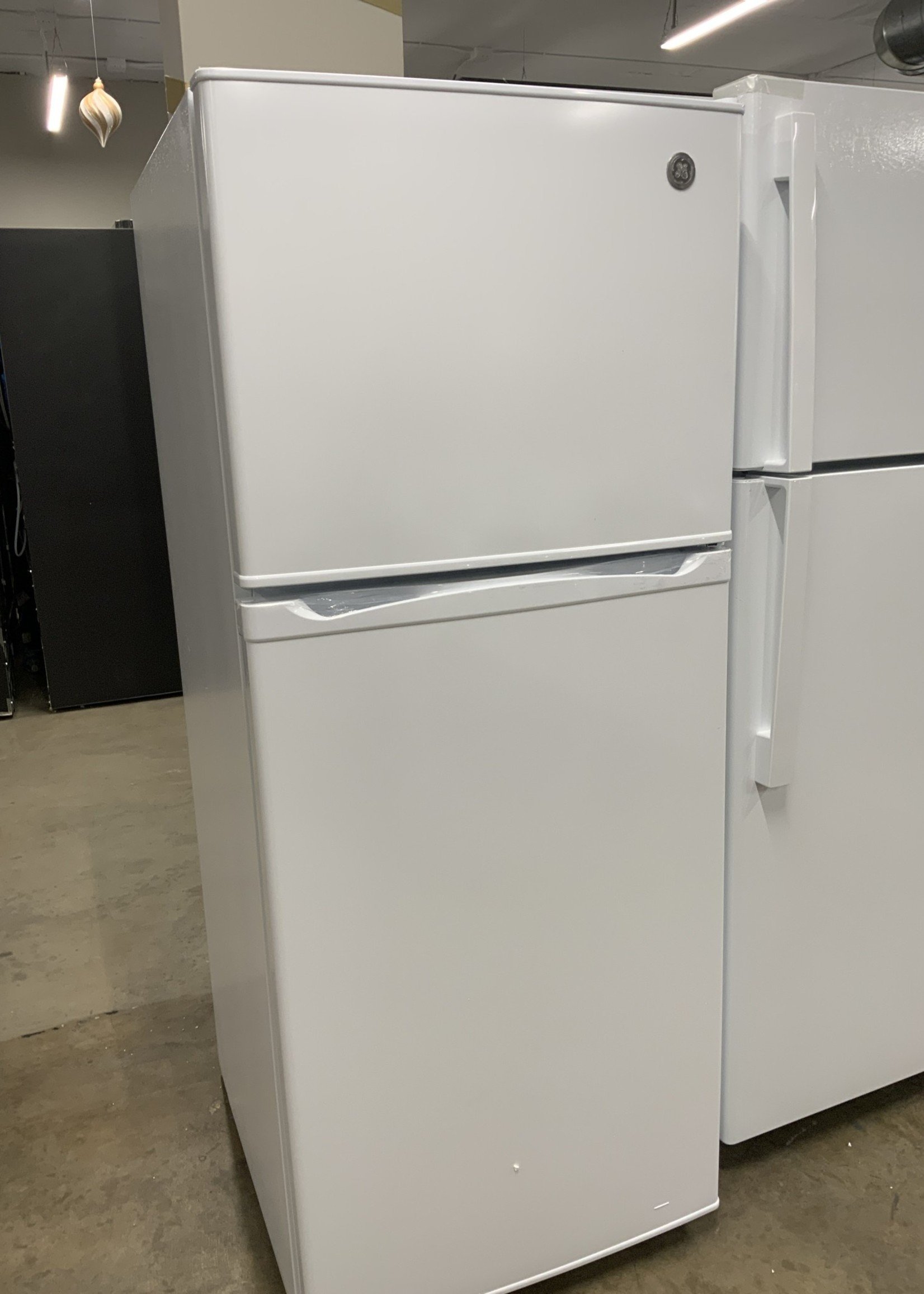 GE GE 11.6 cu. ft. Top Freezer Refrigerator in White, ENERGY STAR