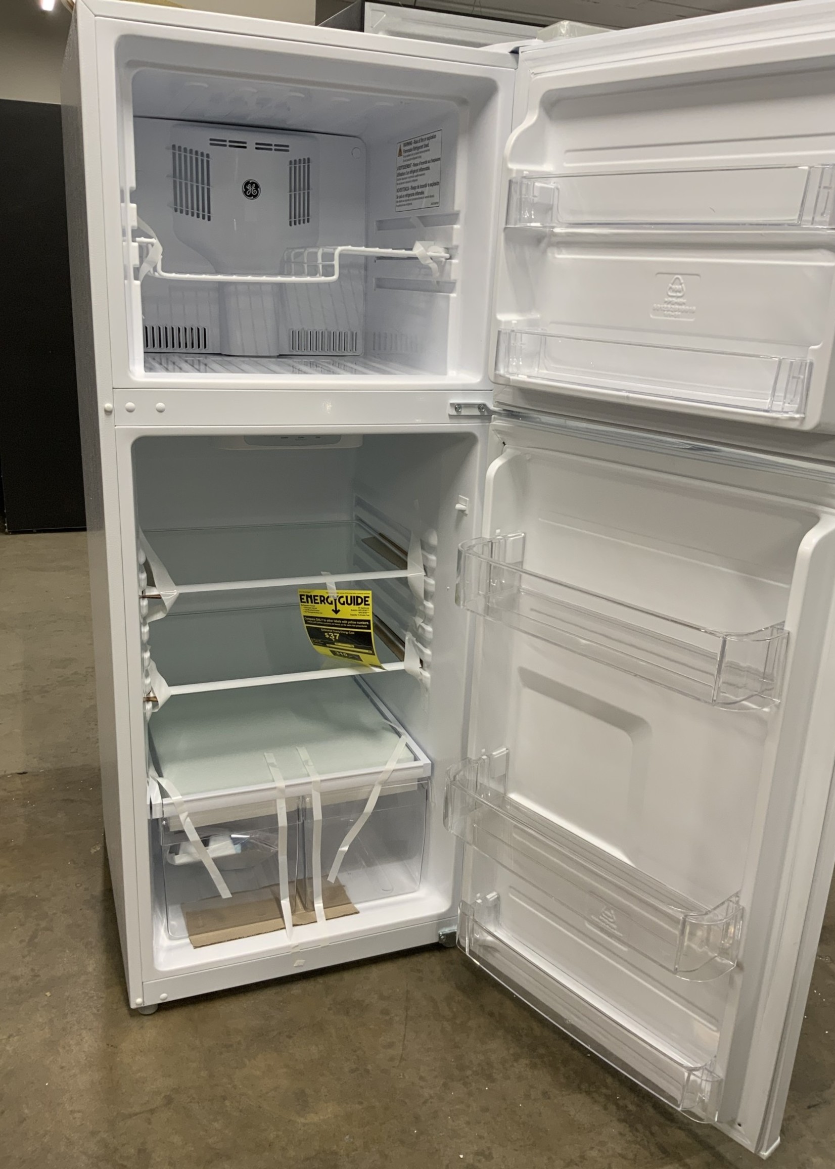 https://cdn.shoplightspeed.com/shops/633109/files/39846031/1652x2313x1/ge-ge-116-cu-ft-top-freezer-refrigerator-in-white.jpg