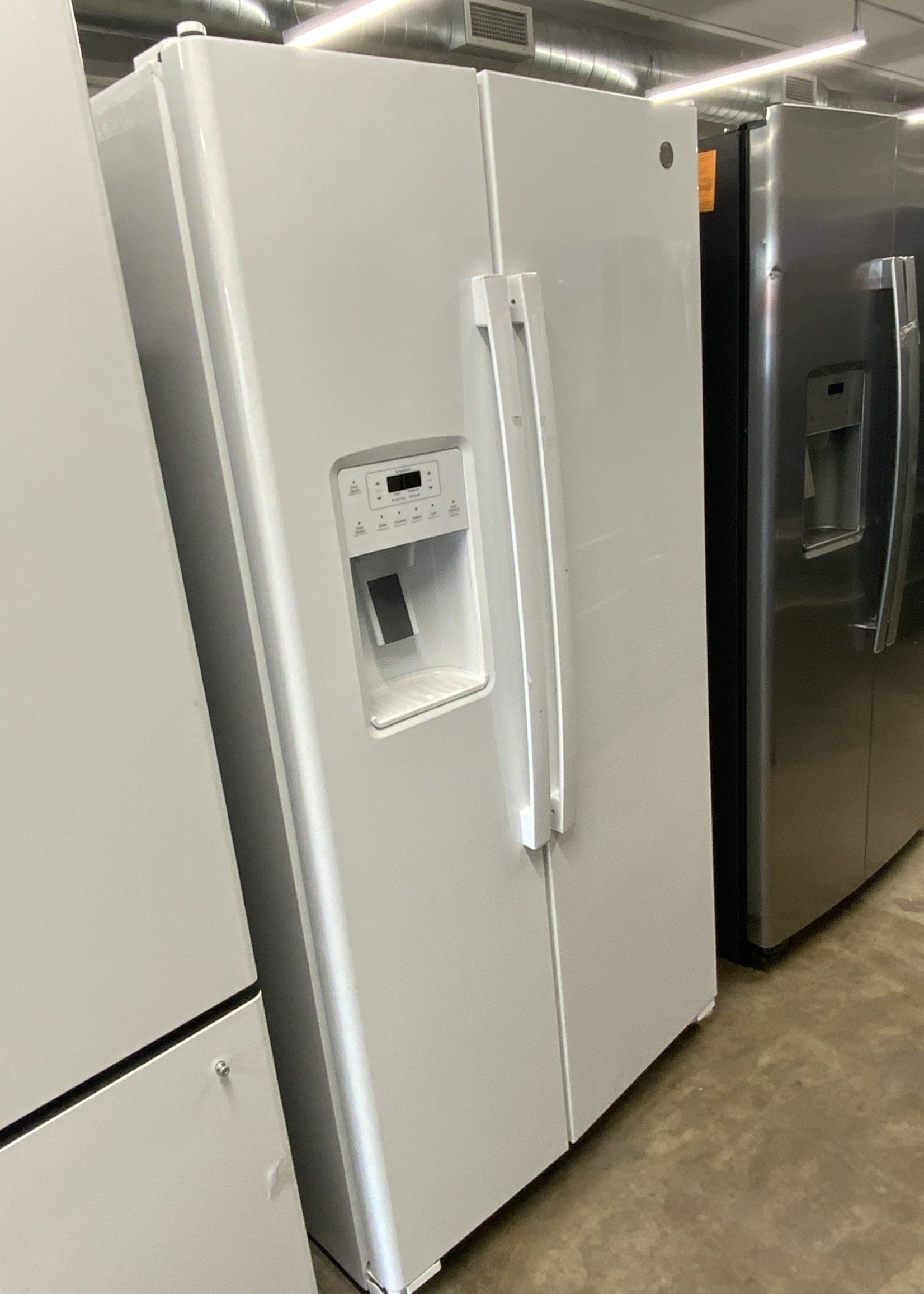 GE GE 21.9 cu. ft. Side by Side Refrigerator in White, Counter Depth