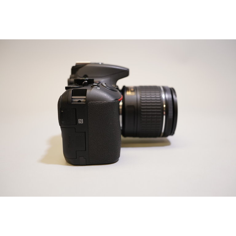 Nikon USED Nikon D5600 w/ 18-55mm Lens A+