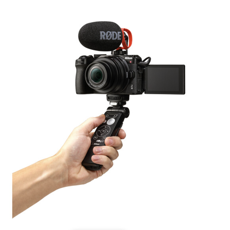Nikon Nikon Z30 Creator's Kit (Camera, Lens, Mic & Bluetooth Remote Handle)
