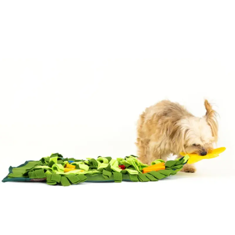 PLAY  Christmas Tree Snuffle Mat