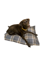 Ruff Love Ruff Love lit cloud pillow Buffalo Plaid Gris et Tan 35x46