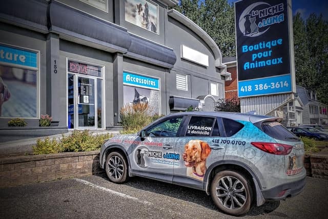 Boutique La Niche à Luna de Sainte-Marie et son véhicule de livraison