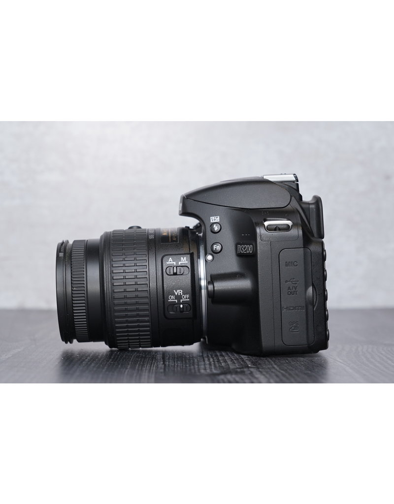 Nikon Used Nikon D3200 Body w/ 18-55mm Kit Lens
