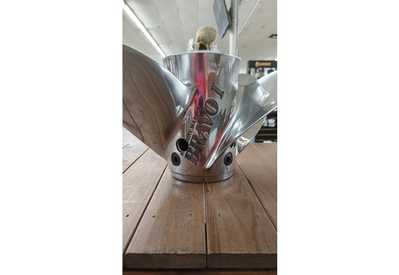 USED  MERCURY BRAVO I XS  PROP 28P 8 PVS HOLES
