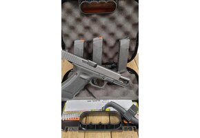 USED GLOCK 17 GEN 4 9MM 3MAGS WITH BOX