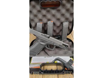 USED GLOCK 17 GEN 4 9MM 3MAGS WITH BOX