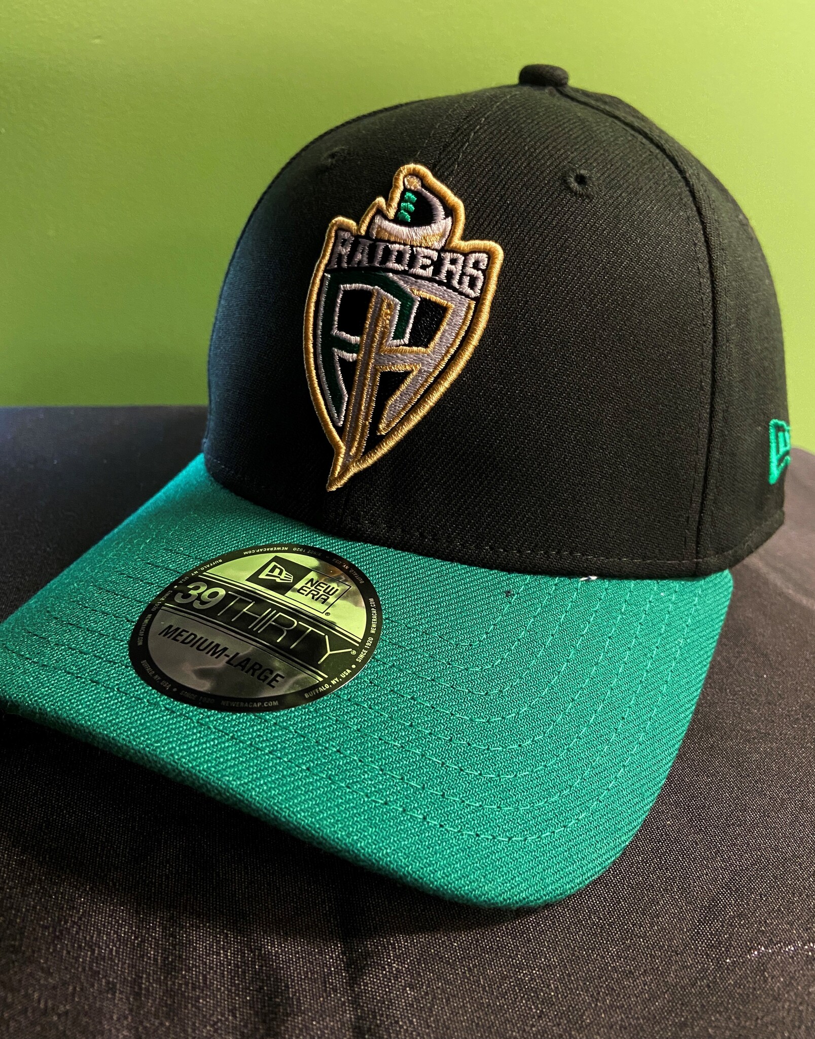 New Era Black Green Stretch