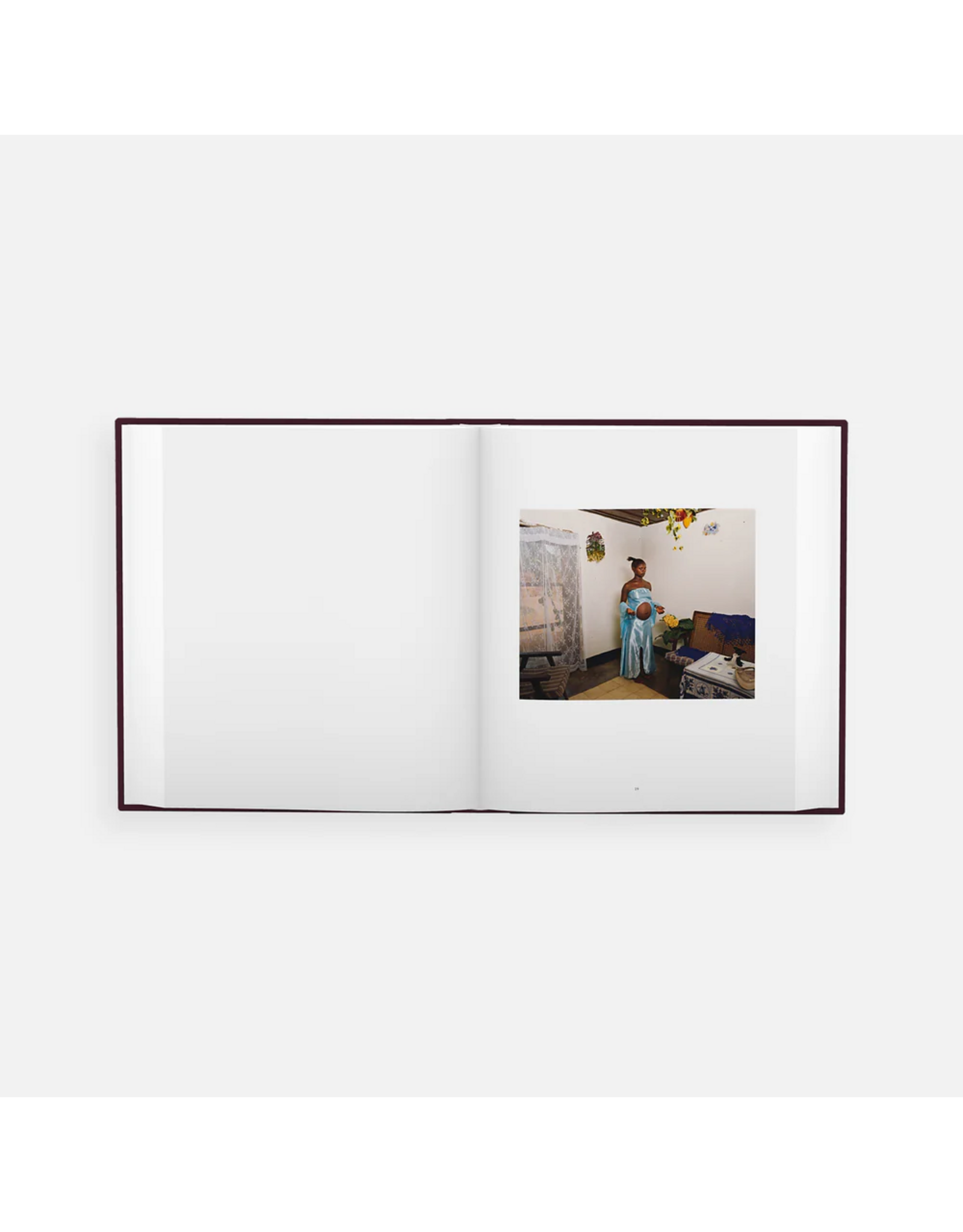 Aperture Deana Lawson: An Aperture Monograph