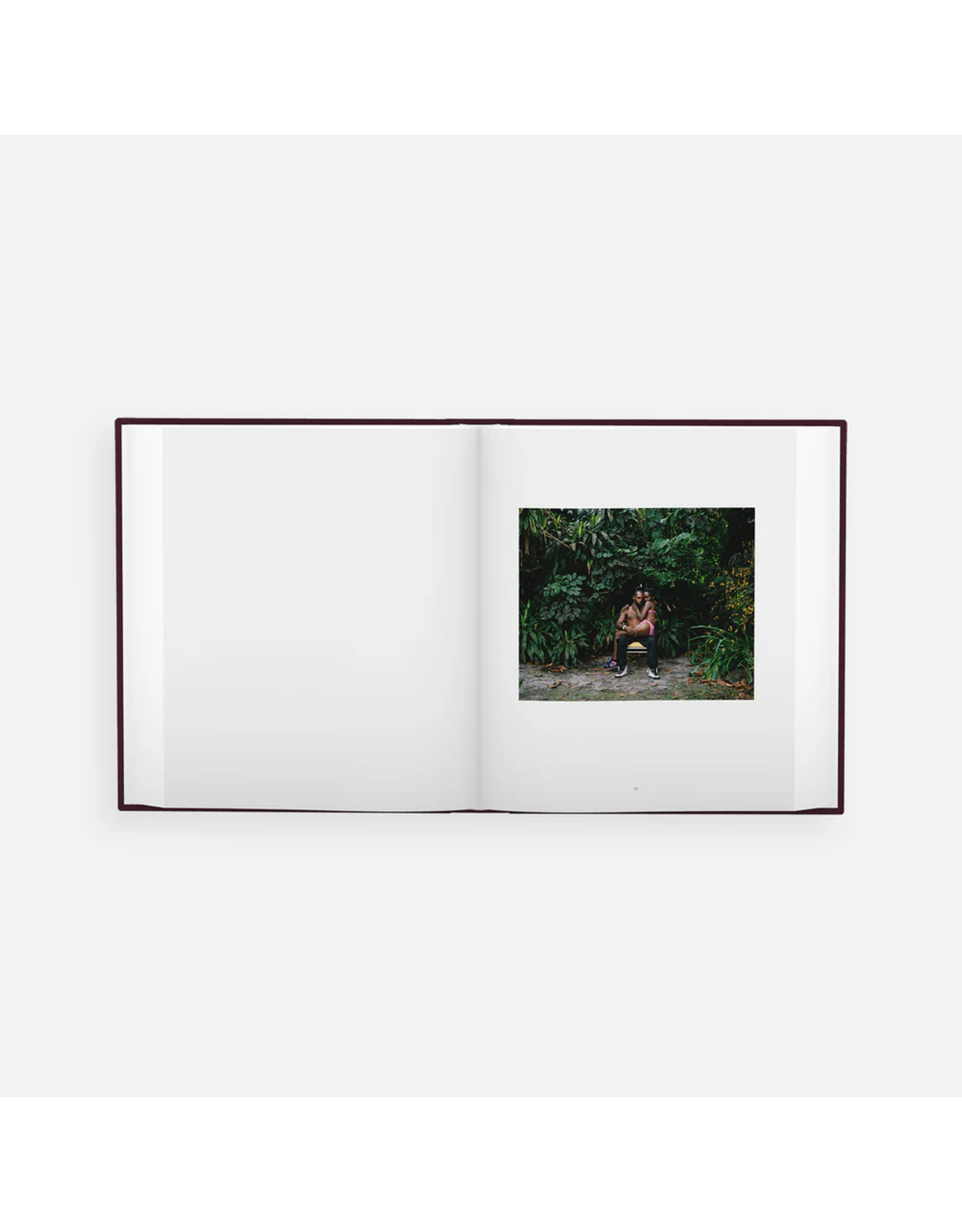 Aperture Deana Lawson: An Aperture Monograph