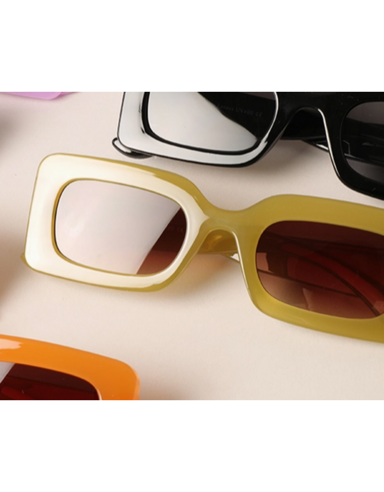 Bold Rectangular Sunglasses + sleeve
