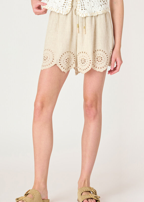 Dex Eyelet Pull On Shorts