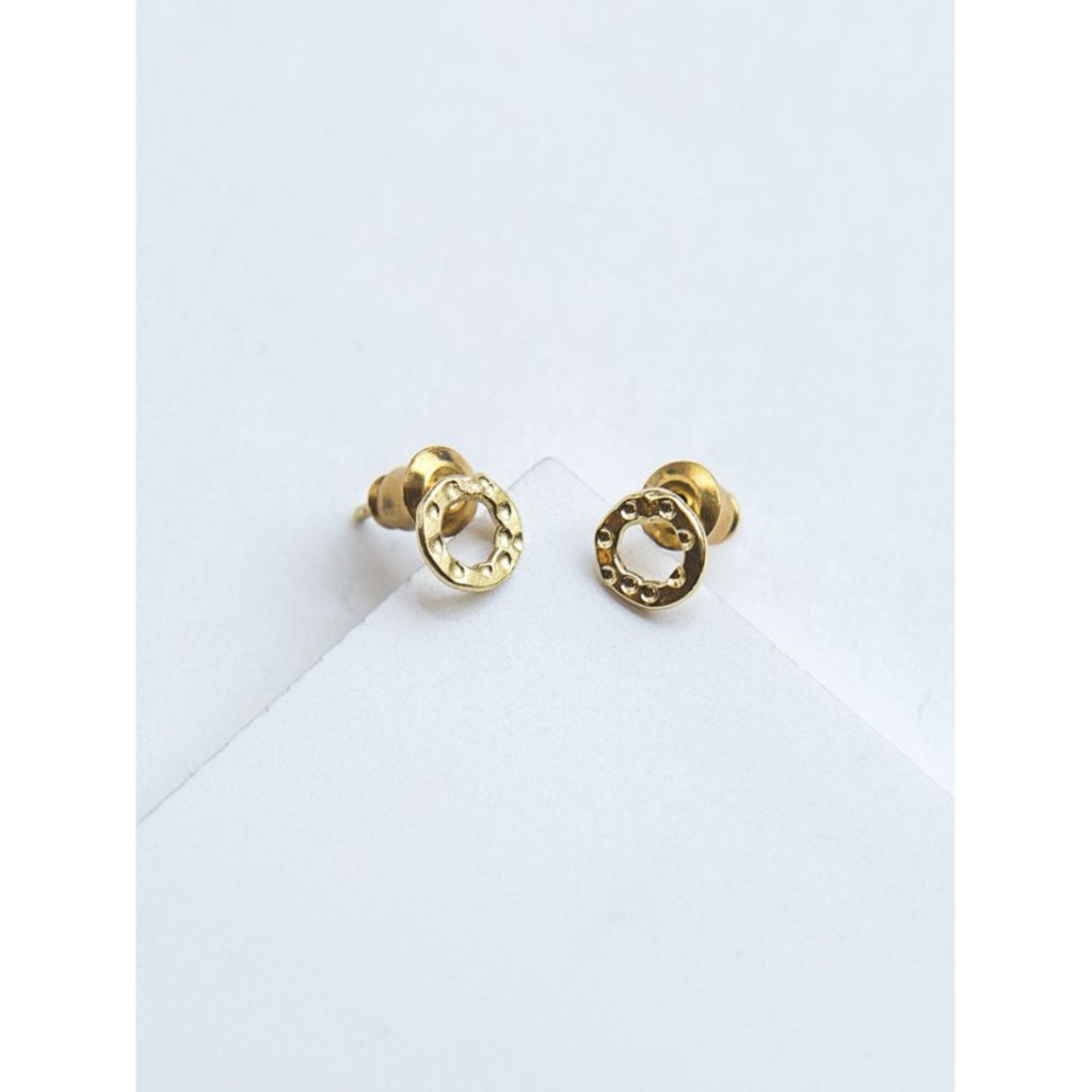simple gold stud earrings