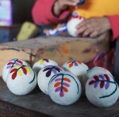 wool felt laundry balls