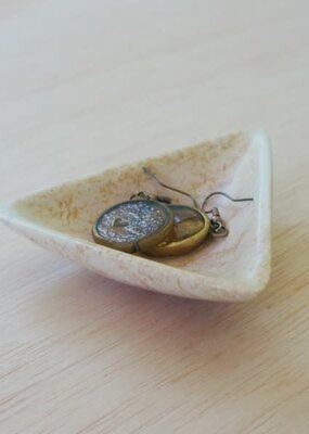 Venture Imports Kisii Natural Tiny Triangle Dish