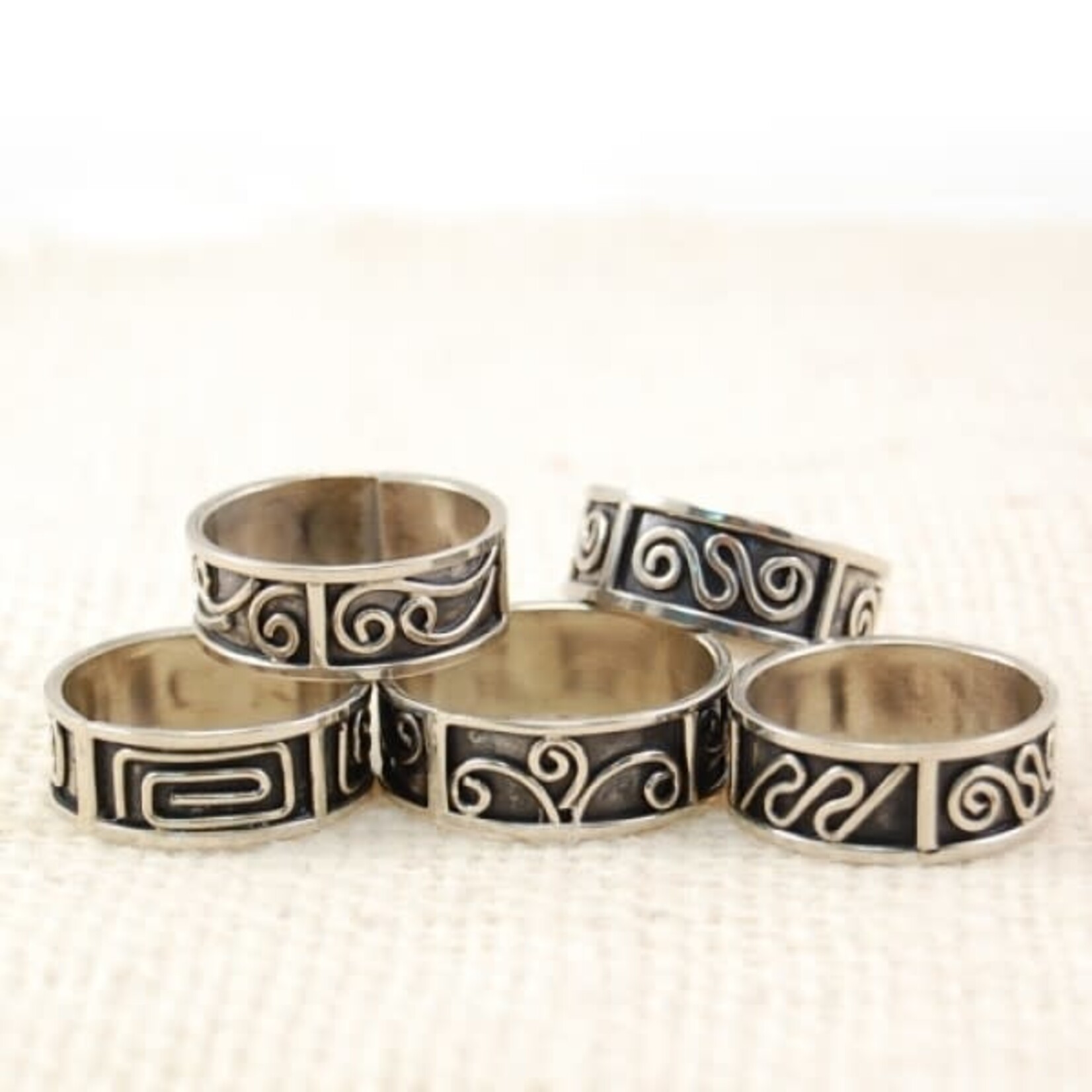 Minga Imports Labrado Ring
