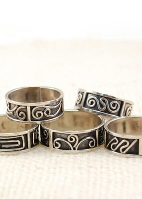 Minga Imports Labrado Band Luster Ring Silver