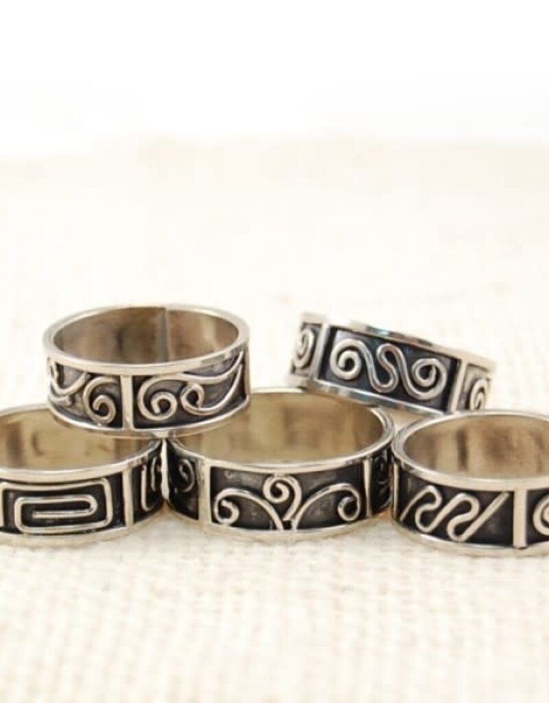 Minga Imports Labrado Band Luster Ring Silver