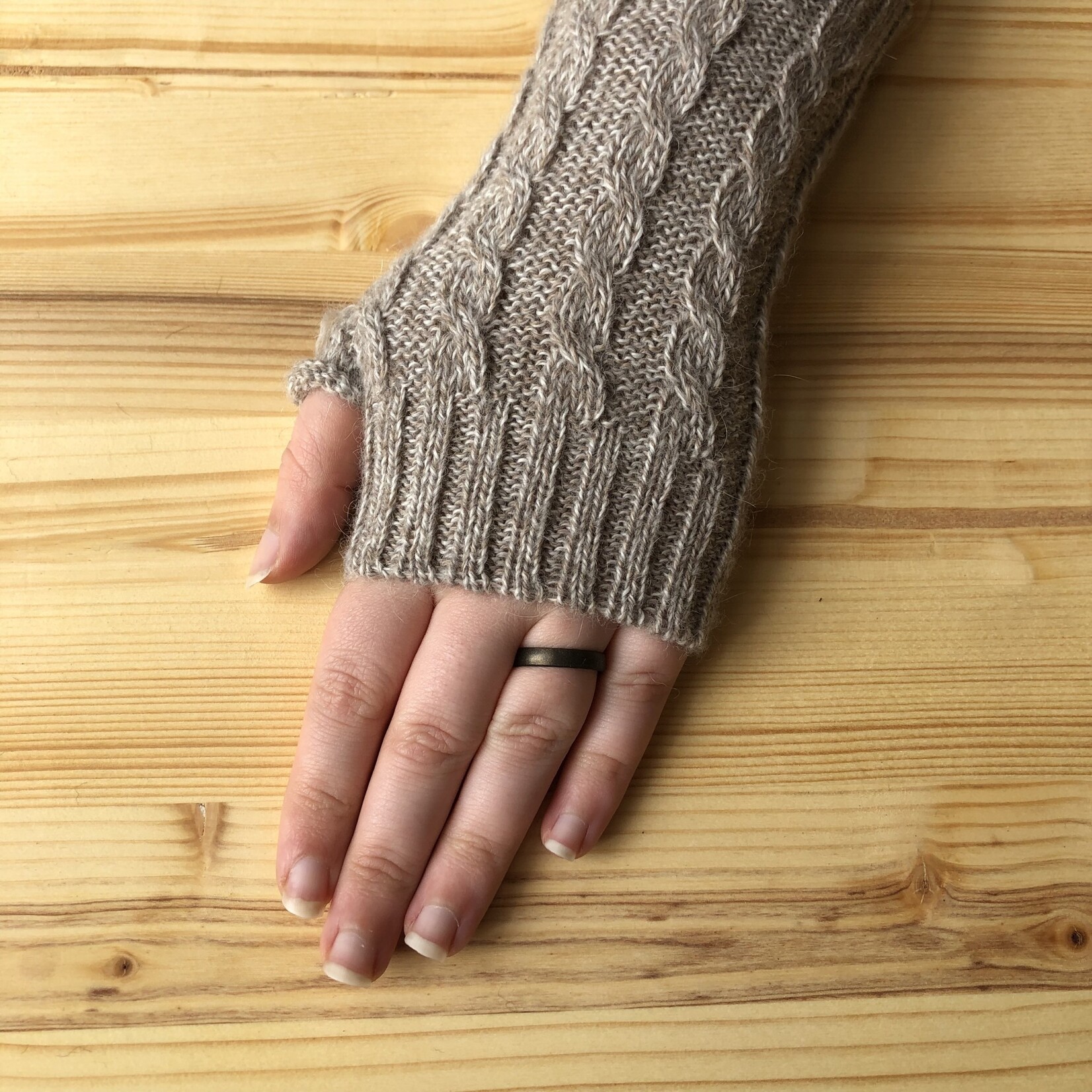Minga Imports Gelid Blended Arm Warmers Oatmeal