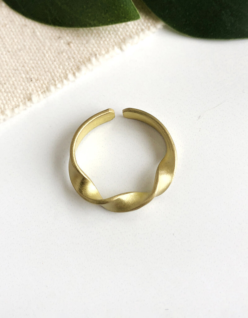 World Finds Triple Twist Gold Ring size 7
