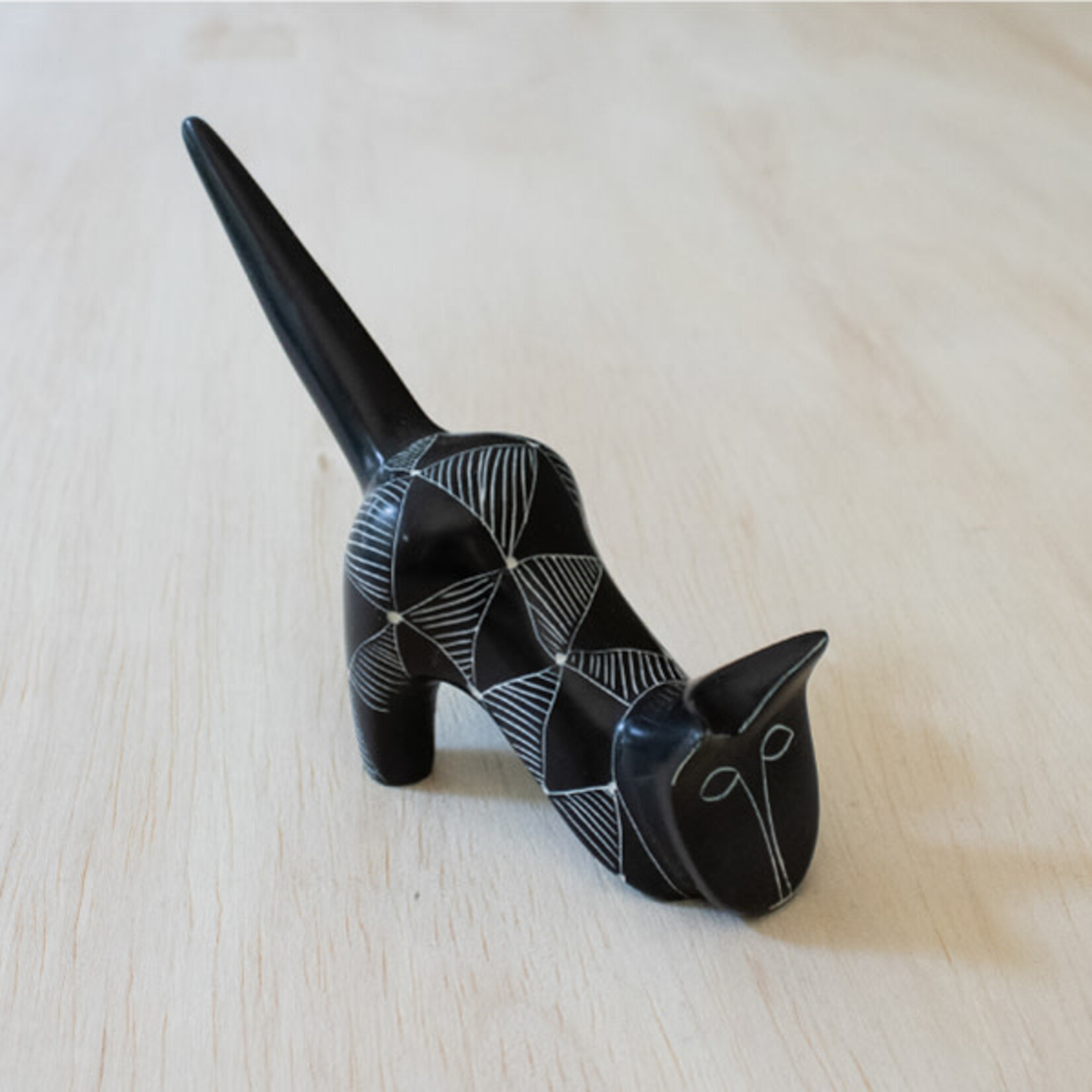 Venture Imports Etched Black Bookshelf Cat