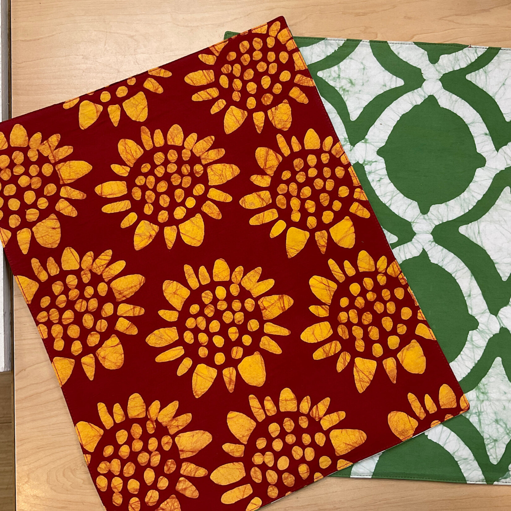 Global Mamas Placemat Reversible: Sunflower- Red-Organic