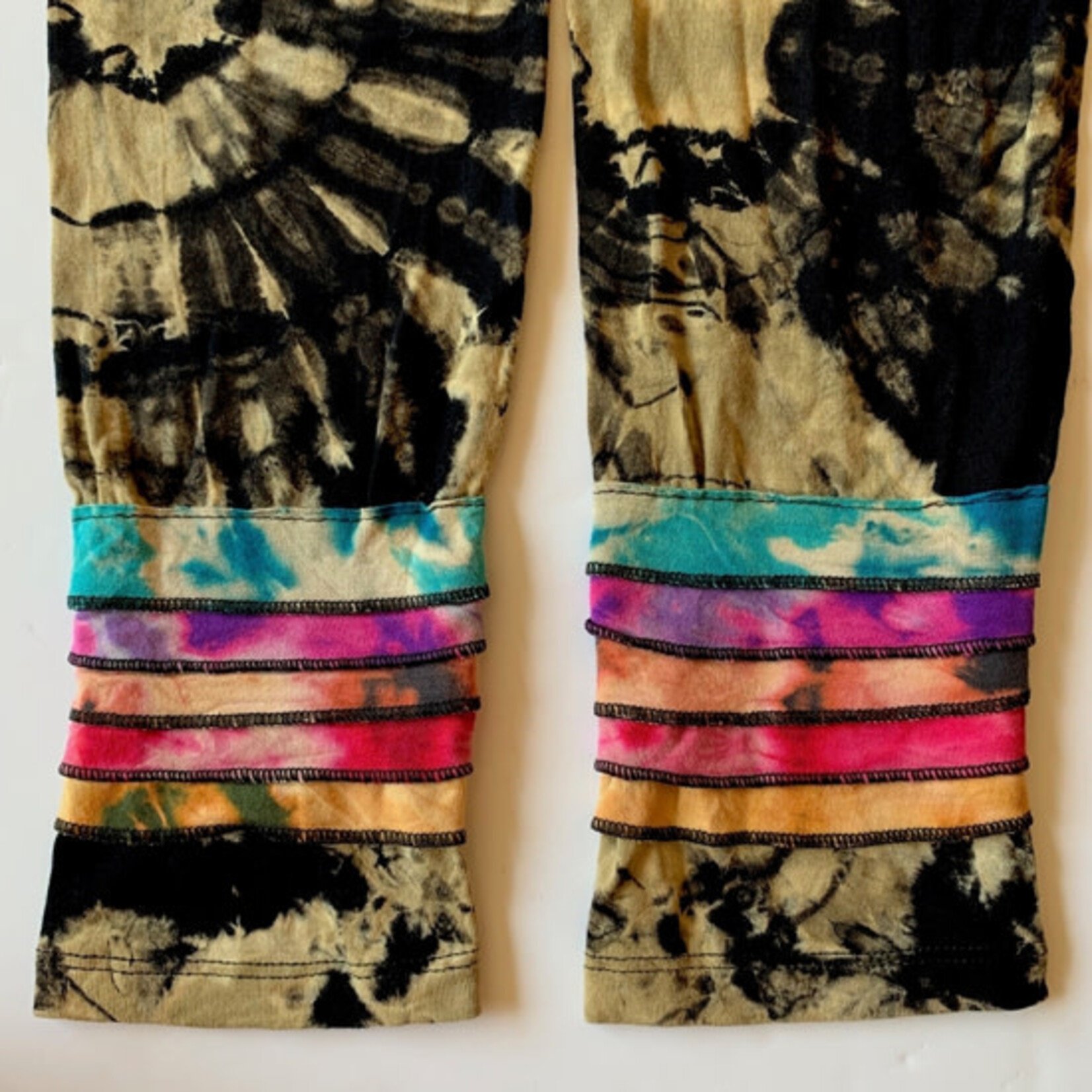 Unique Batik Layered Bottom Leggings: Black & Tan