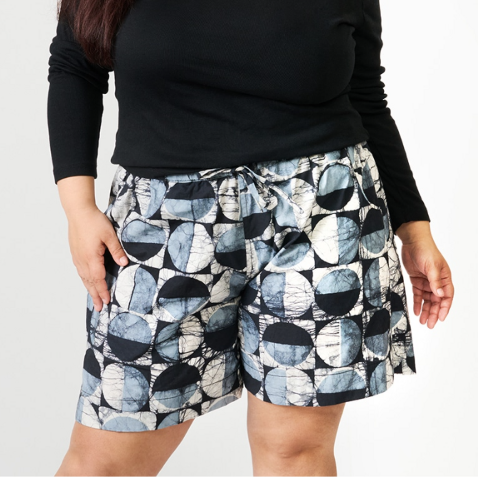 Global Mamas Cabana Shorts: Mod Circles-Black-Organic-L