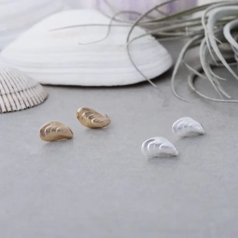 Glee Jewelry Silver plated Mussel shell studs