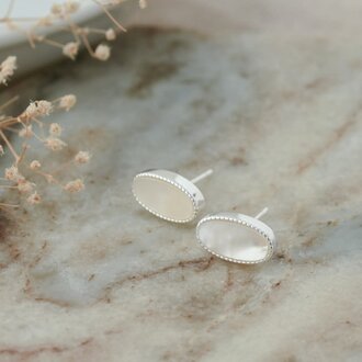 Glee Jewelry Silver plated Agnes studs / m. of pearl