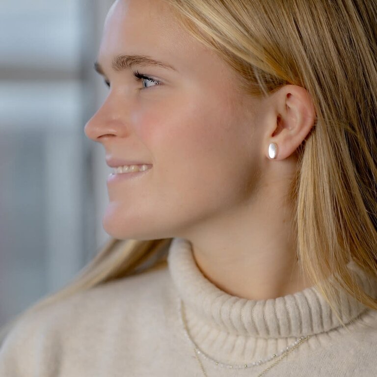 Glee Jewelry Silver plated Agnes studs / m. of pearl