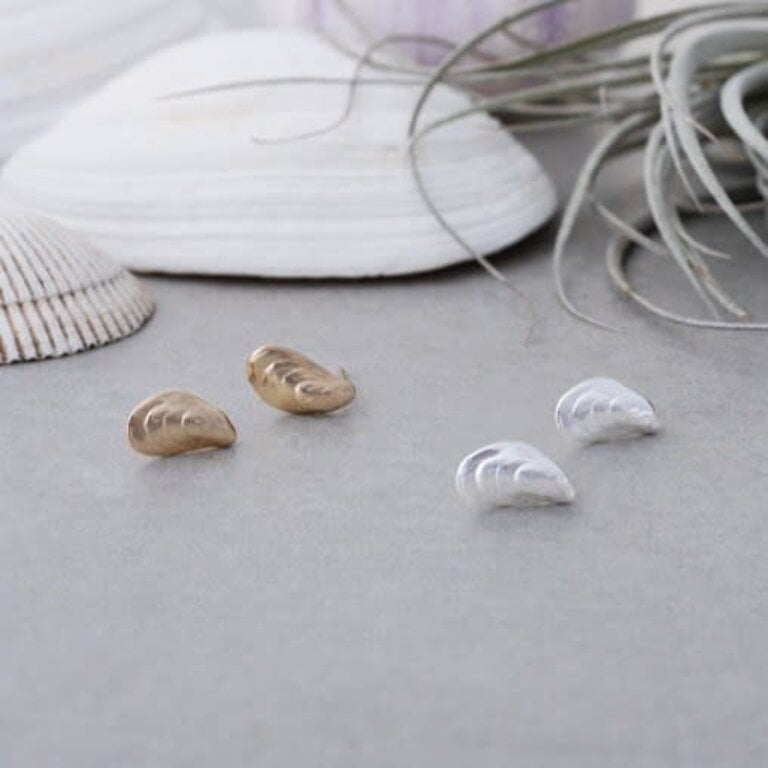 Glee Jewelry Gold plated Mussel shell studs
