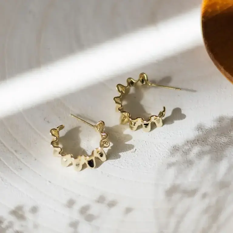 Wild Abandon Wild Abandon gold plated Crimped hoops