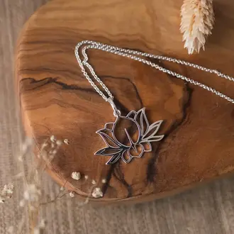 Wild Abandon Silver plated Lotus necklace - large