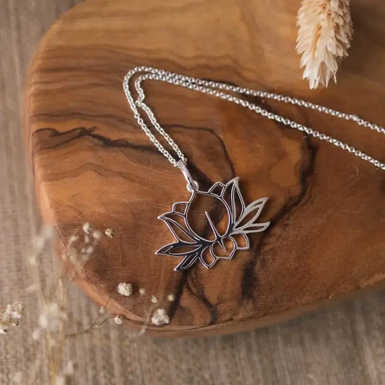 Wild Abandon Silver plated Lotus necklace - large