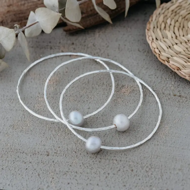 Wild Abandon Silver plated Orbit bangle / grey pearl